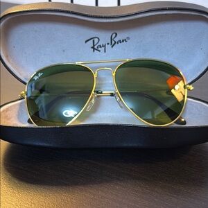 Ray-Ban Classic Gold Aviators